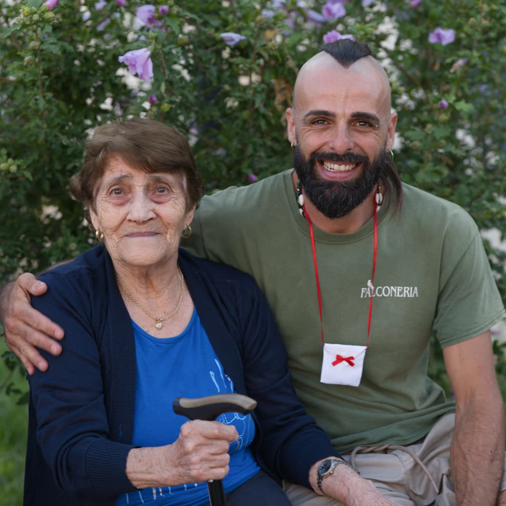 Angelo riabbraccia Nonna Caterina